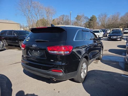 Used 2017 Kia Sorento LX w/ LX Convenience Package image 2