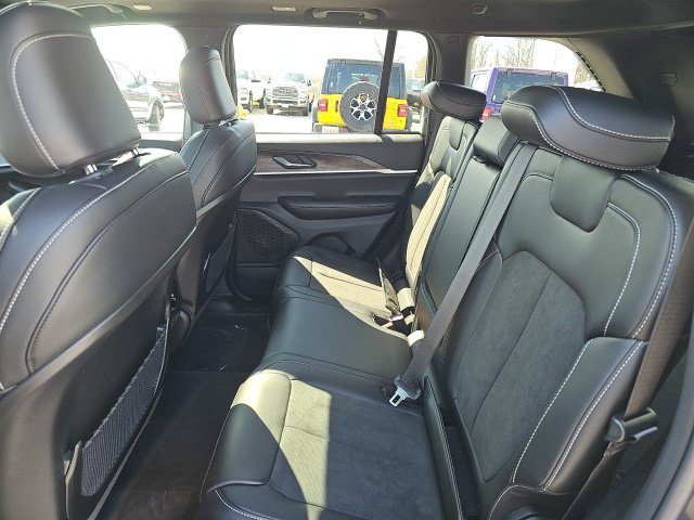 New 2026 Jeep Grand Cherokee Altitude AWD/4WD image 18