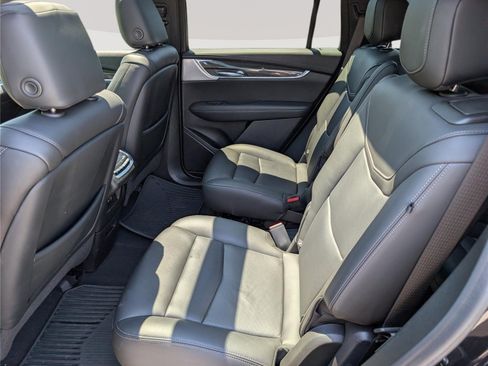 Used 2023 Cadillac XT6 Sport w/ Technology Package AWD/4WD image 19