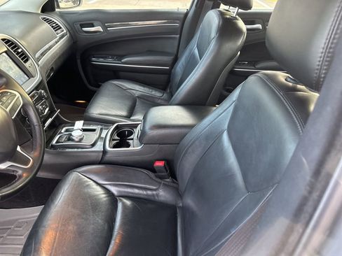 Used 2017 Chrysler 300 Limited image 2
