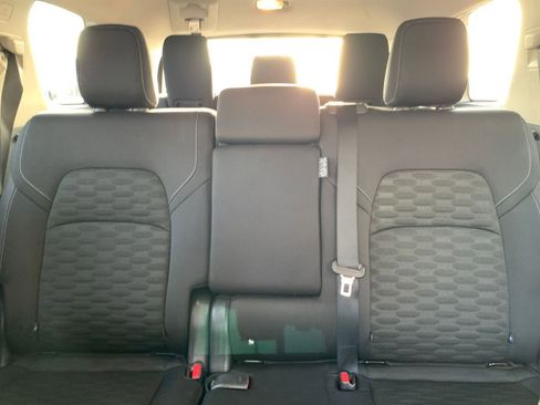 Used 2025 Nissan Pathfinder SV image 40