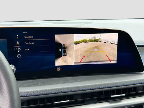 Used 2025 Cadillac XT4 Sport w/ Technology Package FWD image 14