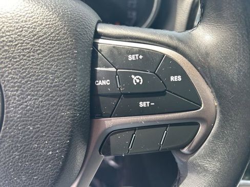 Used 2019 Jeep Grand Cherokee Limited AWD/4WD image 24