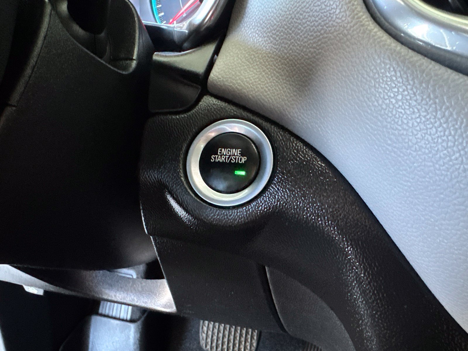 Used 2019 Chevrolet Equinox LS w/ LS Convenience Package FWD image 31