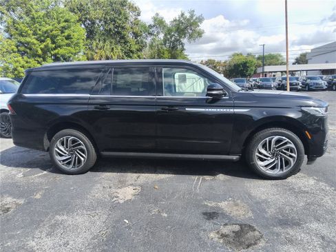 New 2026 Lincoln Navigator L Premier image 6