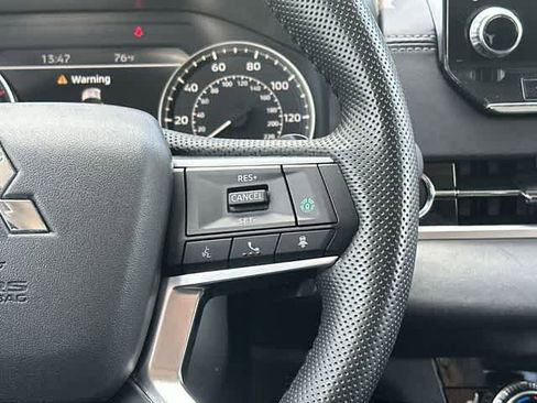 Used 2024 Mitsubishi Outlander SE AWD/4WD image 9