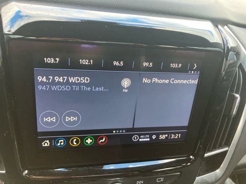 Used 2023 Chevrolet Traverse LT image 17