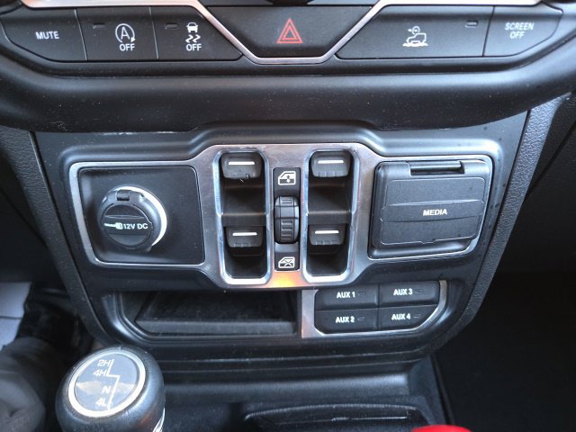 Used 2022 Jeep Wrangler Unlimited Sahara AWD/4WD image 59