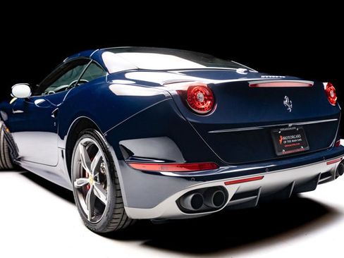 Used 2016 Ferrari California T RWD image 36