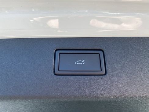 New 2025 Volkswagen Tiguan SE image 64