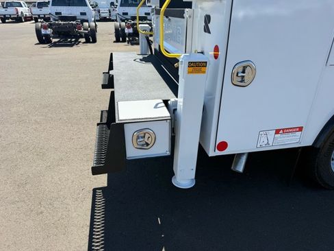 New 2026 Ford F550 4x4 Regular Cab Super Duty image 11