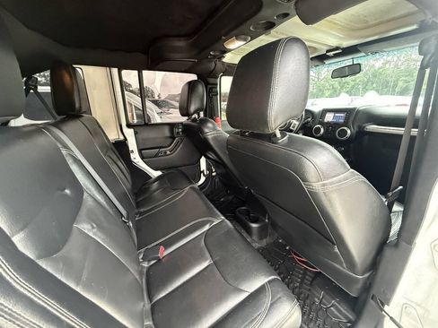 Used 2015 Jeep Wrangler Unlimited Rubicon AWD/4WD image 20