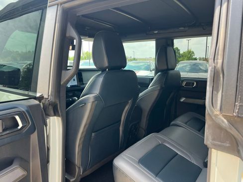 Used 2022 Ford Bronco Outer Banks AWD/4WD image 15