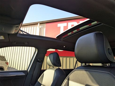 Used 2024 Volkswagen Tiguan SE R-Line image 20