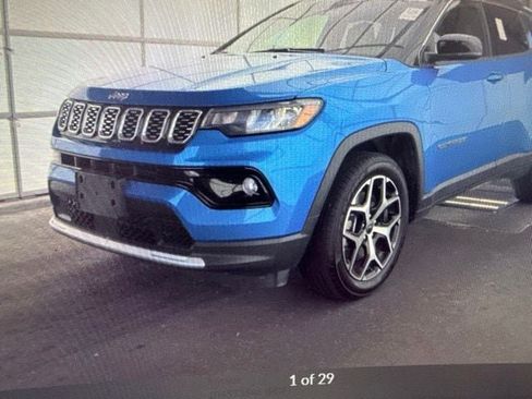 Used 2025 Jeep Compass Limited AWD/4WD image 12