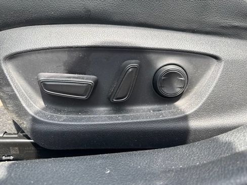 Used 2019 Toyota Camry SE FWD image 15