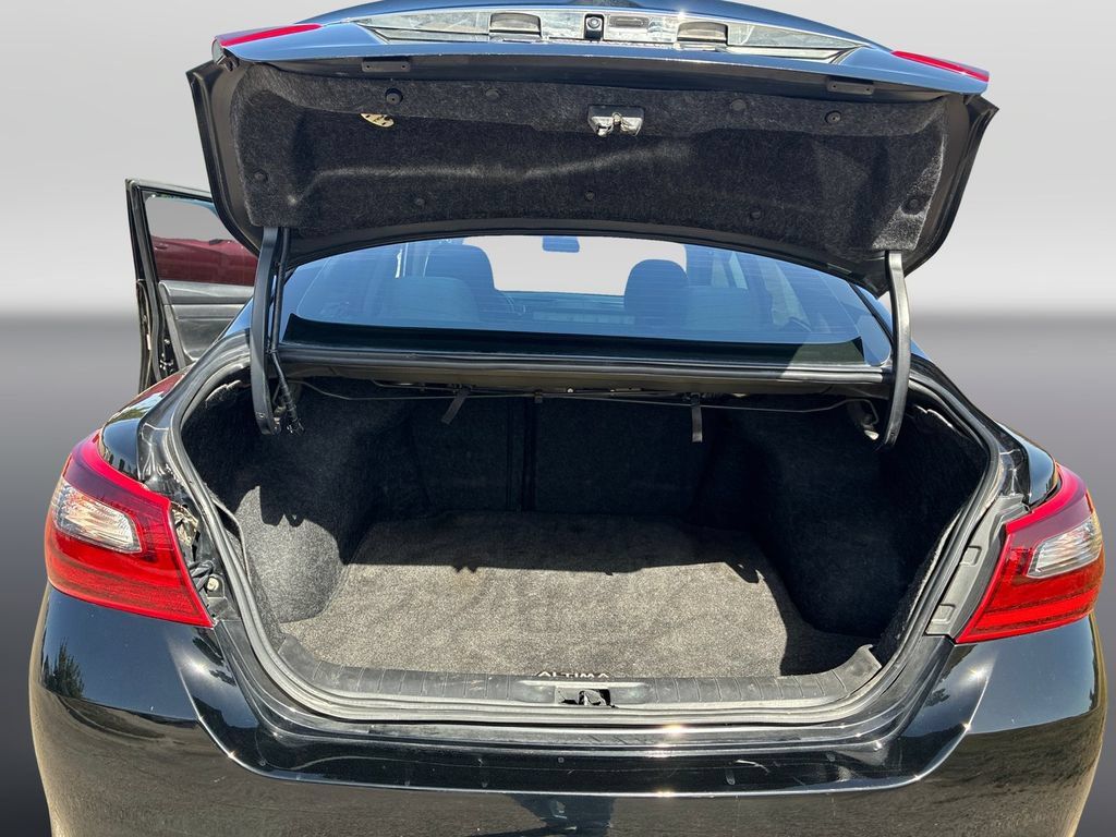 Used 2018 Nissan Altima 2.5 SR FWD image 18