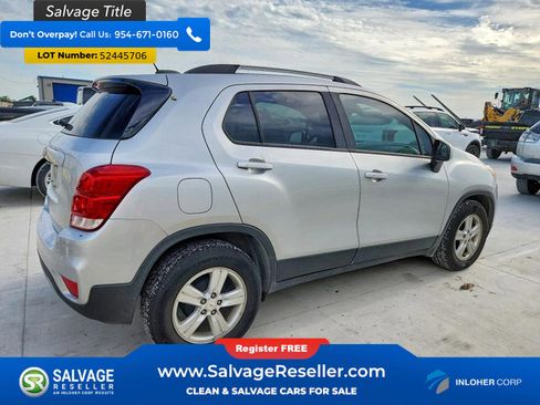 Used 2021 Chevrolet Trax LT w/ LT Convenience Package FWD image 4