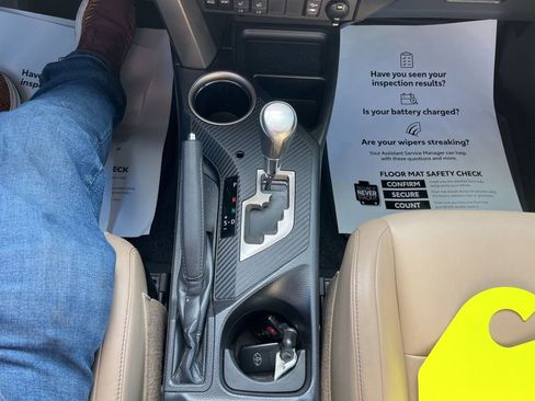 Used 2015 Toyota RAV4 Limited image 21