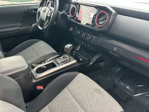 Used 2020 Toyota Tacoma TRD Sport image 15