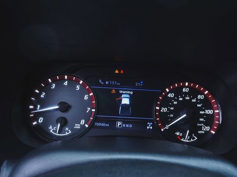 Used 2022 Nissan Frontier PRO-4X image 16