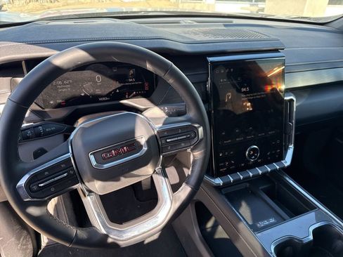 Used 2025 GMC Acadia Elevation image 11