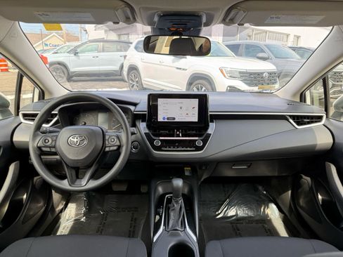 Used 2025 Toyota Corolla LE w/ LE Premium Package FWD image 19