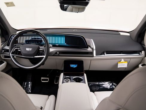 New 2026 Cadillac Vistiq Luxury w/ LPO, Floor Liner Package image 11