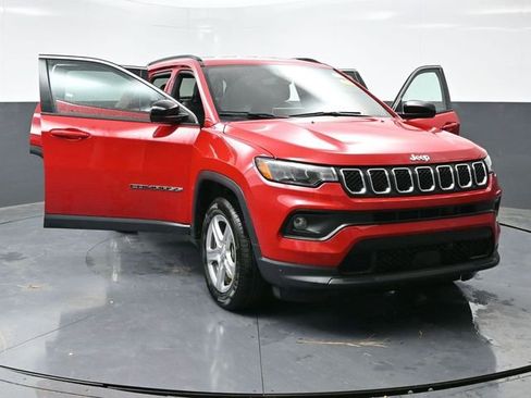 Used 2024 Jeep Compass Latitude image 57