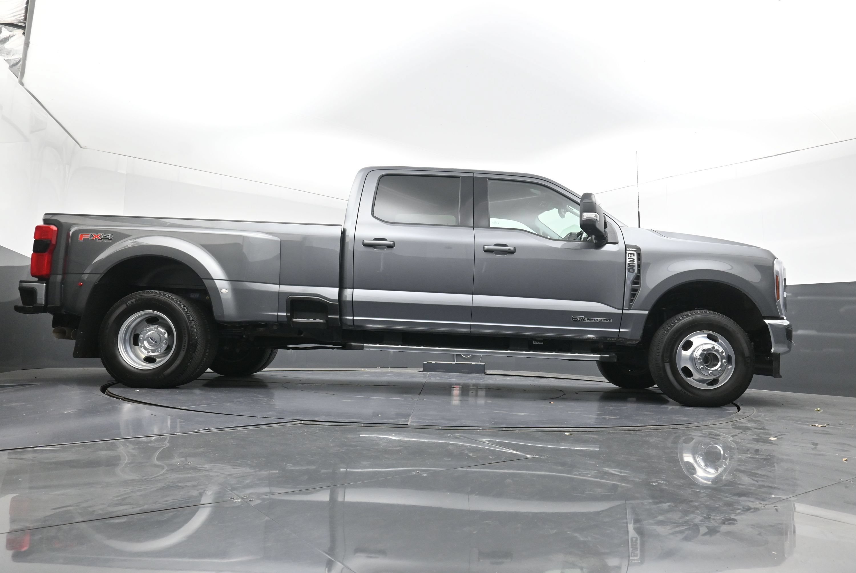 Used 2024 Ford F350 Lariat w/ FX4 Off-Road Package AWD/4WD image 31