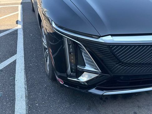 Used 2024 Cadillac Lyriq Luxury AWD/4WD image 4