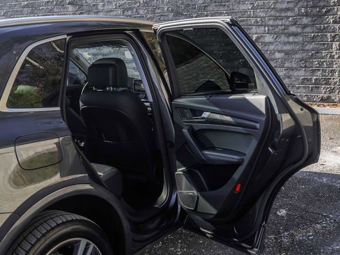 Used 2020 Audi Q5 e Prestige w/ Prestige Package image 17