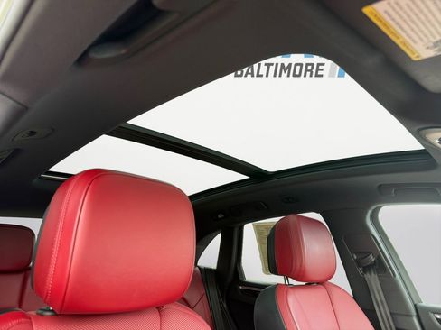 Used 2022 Porsche Macan image 16