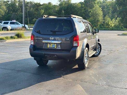 Used 2010 Nissan Pathfinder LE w/ Navigation Pkg AWD/4WD image 8