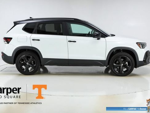 Used 2025 Volkswagen Taos SE AWD/4WD image 47