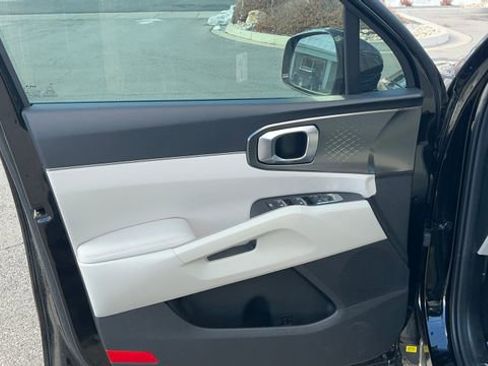 Certified 2025 Kia Sorento EX w/ EX Panoramic Sunroof Package image 10