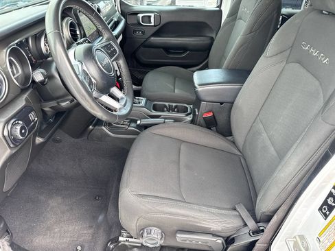 Used 2023 Jeep Wrangler Unlimited Sahara AWD/4WD image 25