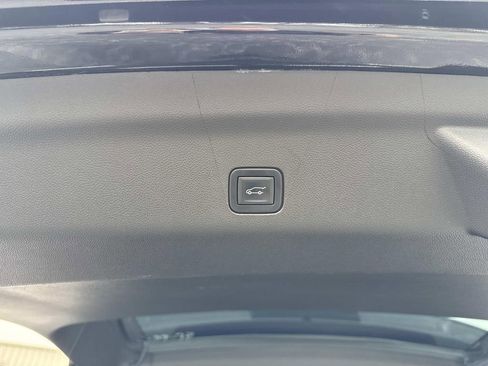 Certified 2022 Cadillac Escalade Premium Luxury Platinum w/ LPO, Radiant Package image 12