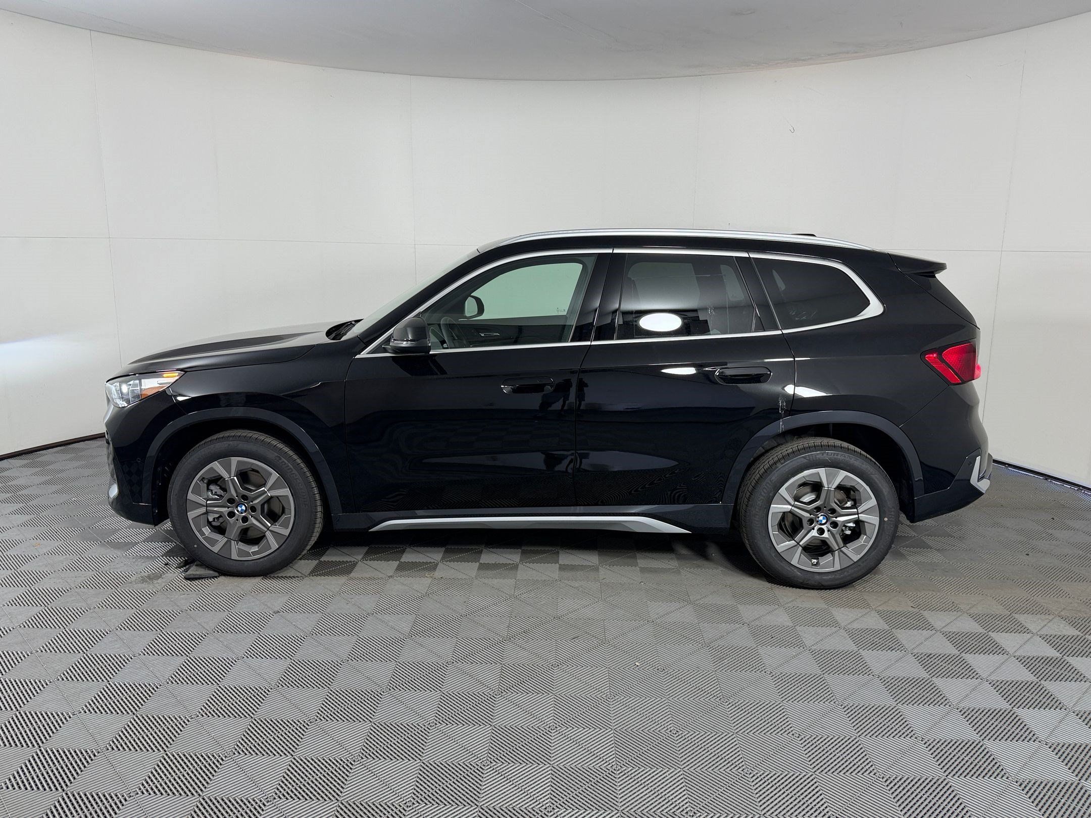 Used 2026 BMW X1 xDrive28i w/ Convenience Package AWD/4WD image 2