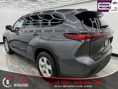Used 2021 Toyota Highlander LE image 4
