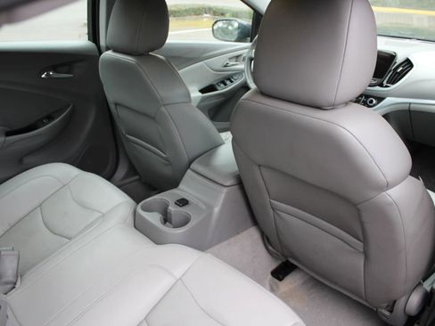 Used 2017 Chevrolet Volt LT w/ Comfort Package image 28