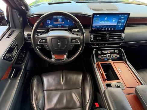 Used 2022 Lincoln Navigator L Reserve RWD image 11