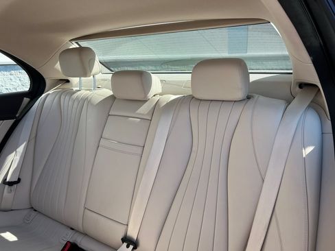 Used 2019 Mercedes-Benz E 300 4MATIC image 26