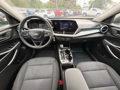 Used 2025 Chevrolet Trax LS FWD image 18