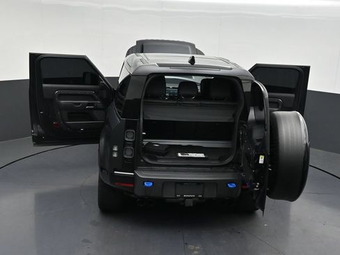 Used 2023 Land Rover Defender 90 V8 AWD/4WD image 34