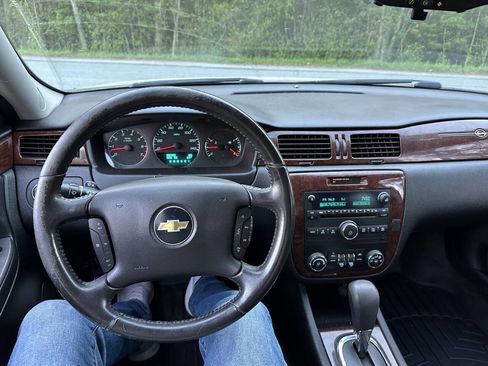 Used 2011 Chevrolet Impala LT FWD image 7