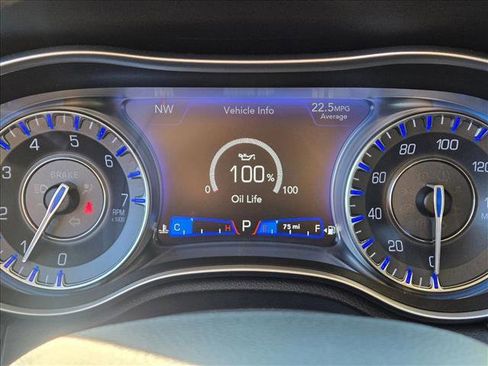 Used 2023 Chrysler 300 Touring L image 10