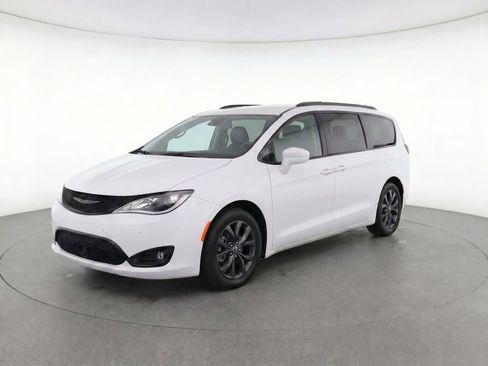 Used 2020 Chrysler Pacifica Touring-L Plus w/ Advanced Safetytec Group FWD image 1