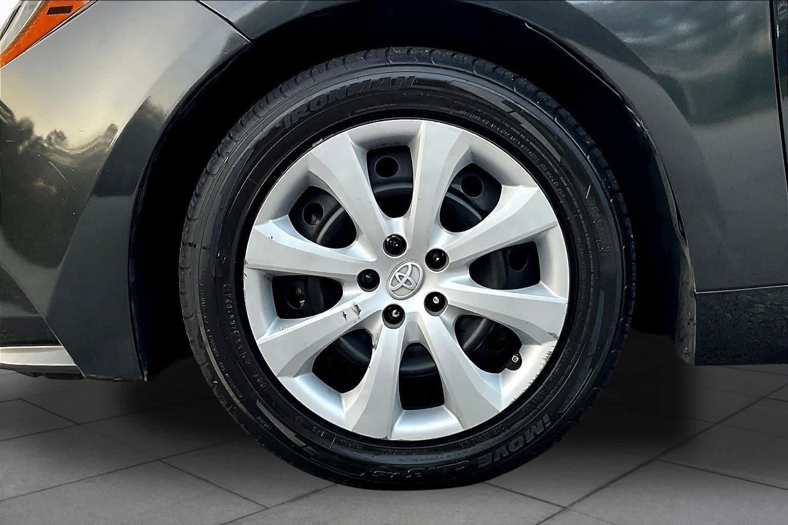 Used 2021 Toyota Corolla LE FWD image 11