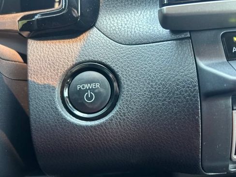Used 2025 Toyota Camry SE FWD image 18
